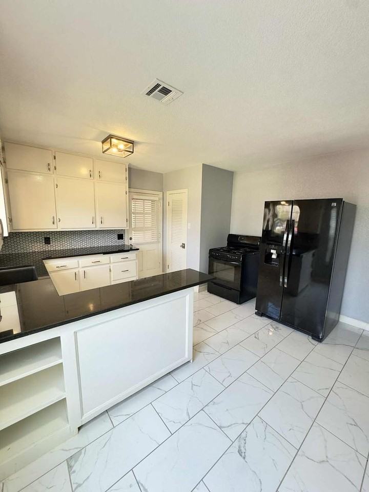 4000 Austin Ave - Photo 6 of 27