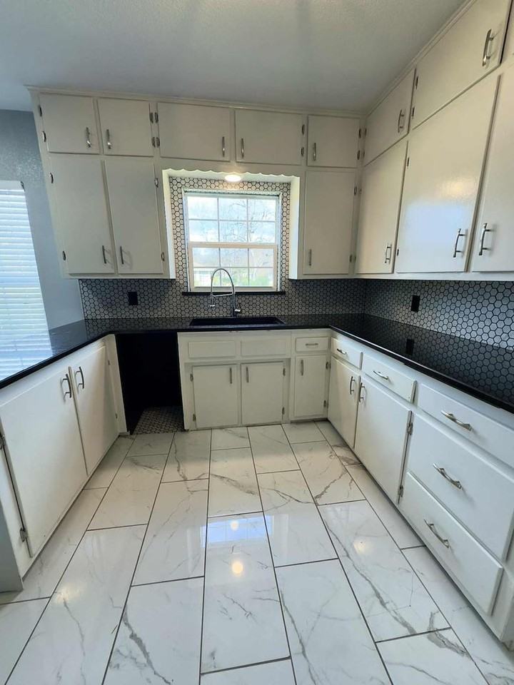 4000 Austin Ave - Photo 7 of 27