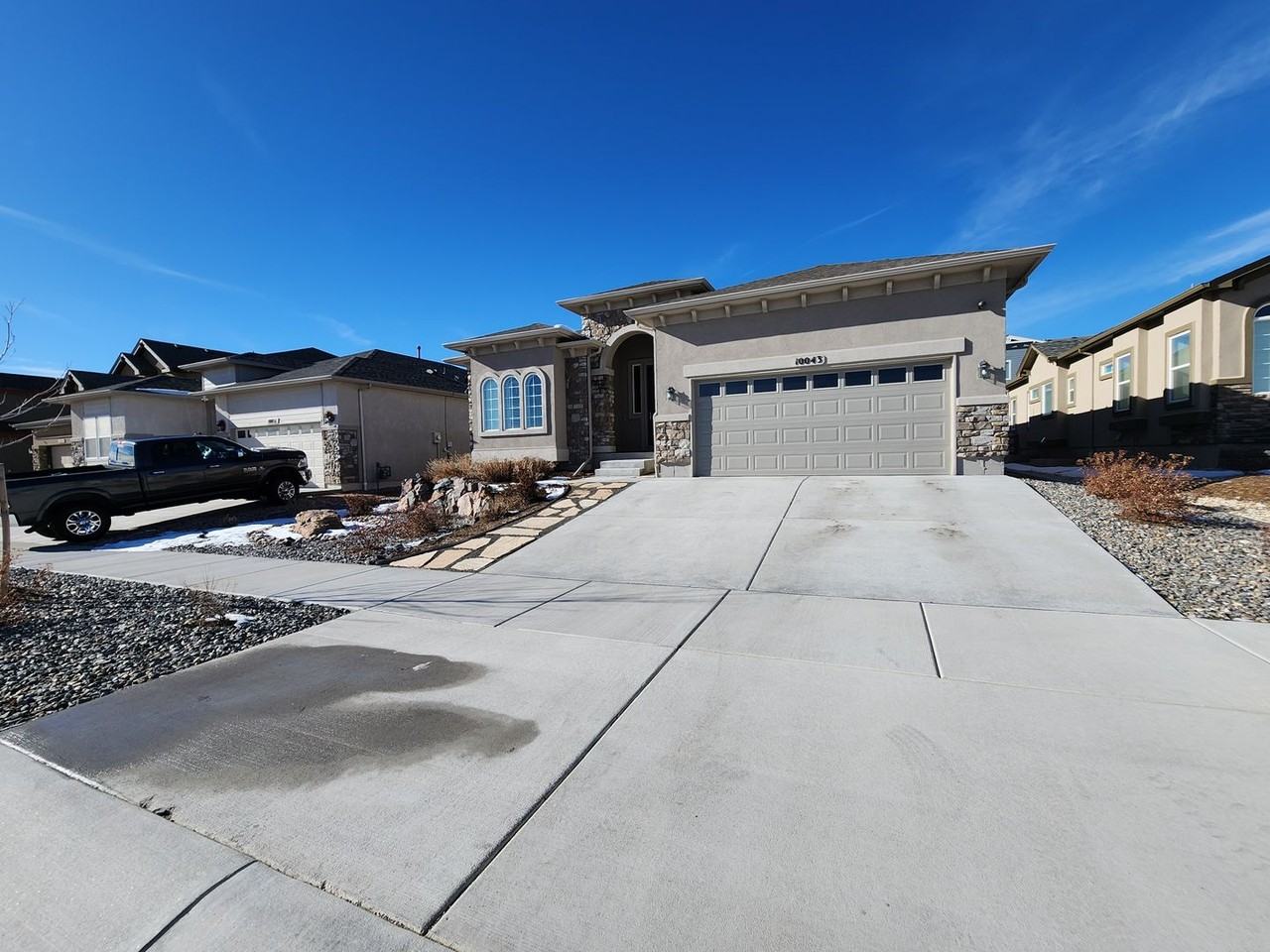 10043 Hannaway Dr - Photo 2 of 39