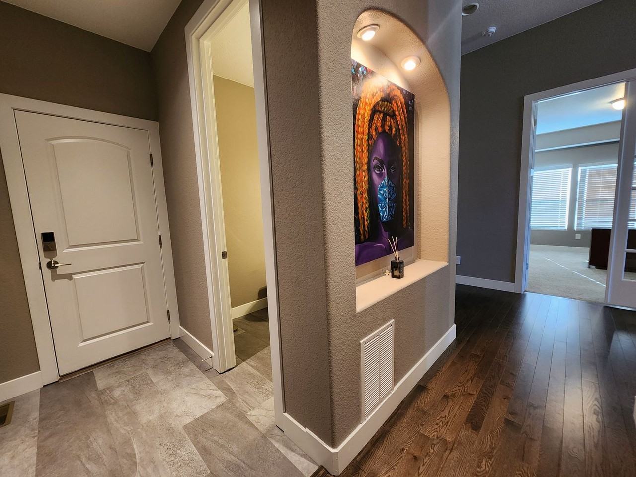 10043 Hannaway Dr - Photo 5 of 39