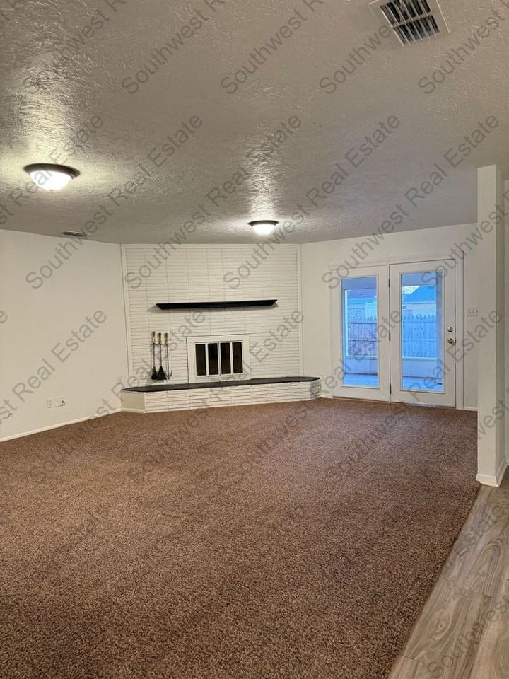 2421 Duckworth Ave - Photo 4 of 18