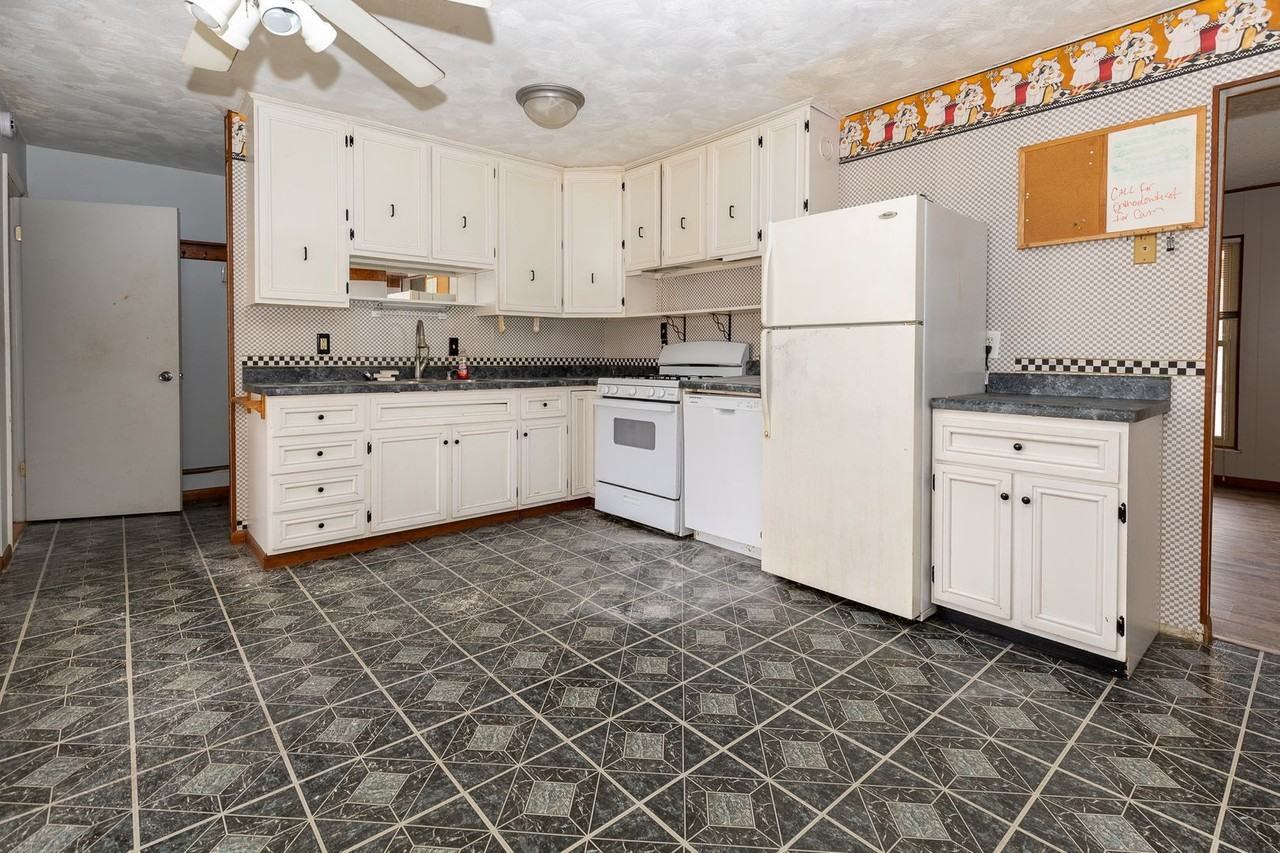 1410 Dillon Dr - Photo 2 of 14