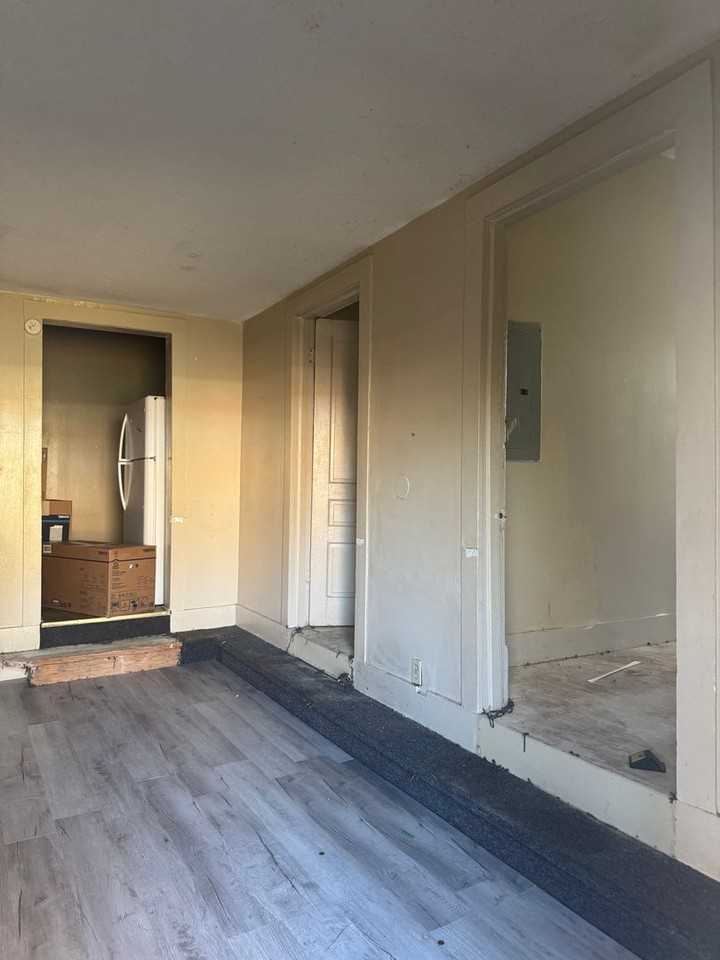 1529 Henley St - Photo 3 of 9