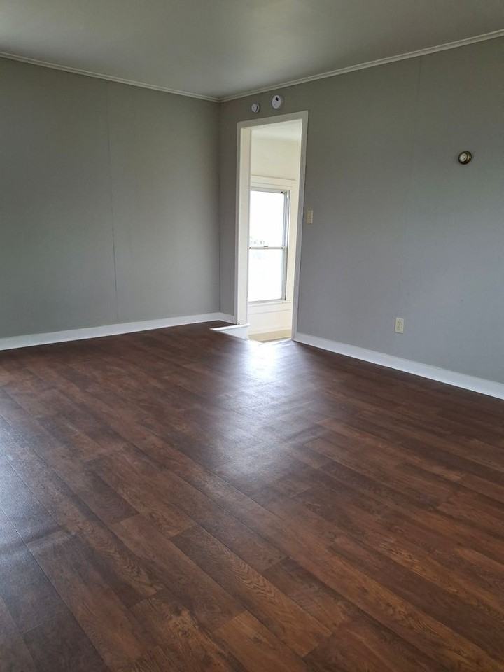 246 Lynwood Ave - Photo 2 of 10