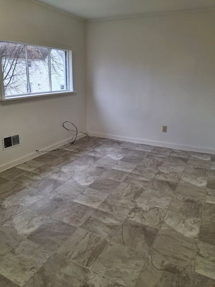 246 Lynwood Ave - Photo 5 of 10