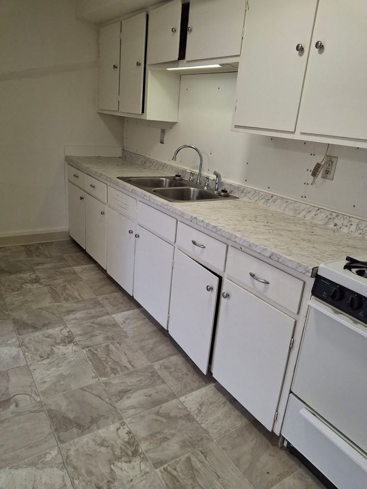 246 Lynwood Ave - Photo 7 of 10