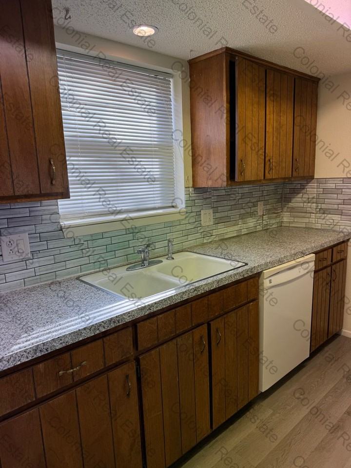 3512 Adenmor Ct ##D - Photo 5 of 17