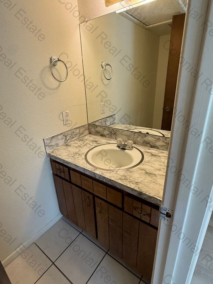 3512 Adenmor Ct ##D - Photo 7 of 17