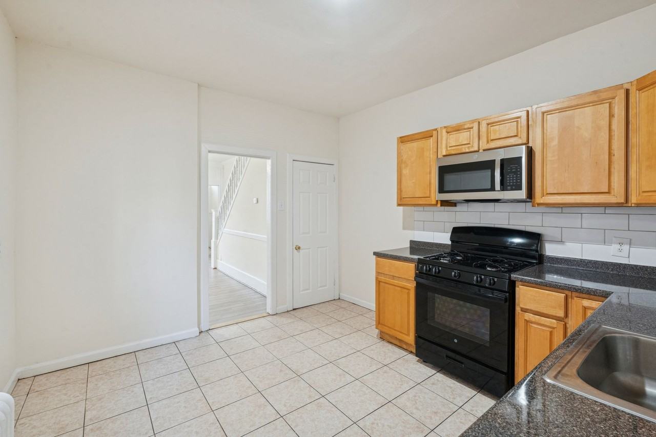 3953 N 9th St - Photo 5 of 15