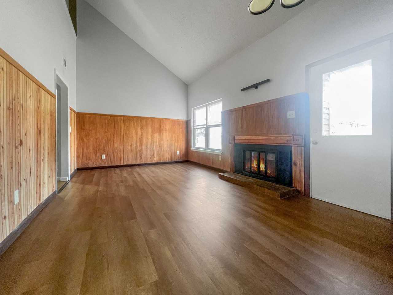 1303 Santa Fe Cir - Photo 2 of 6