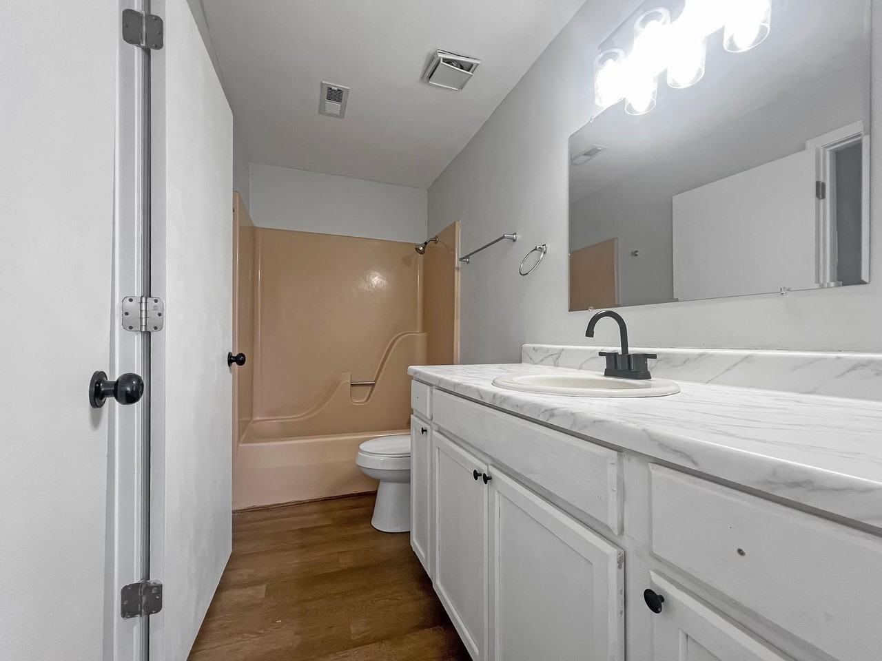 1303 Santa Fe Cir - Photo 4 of 6