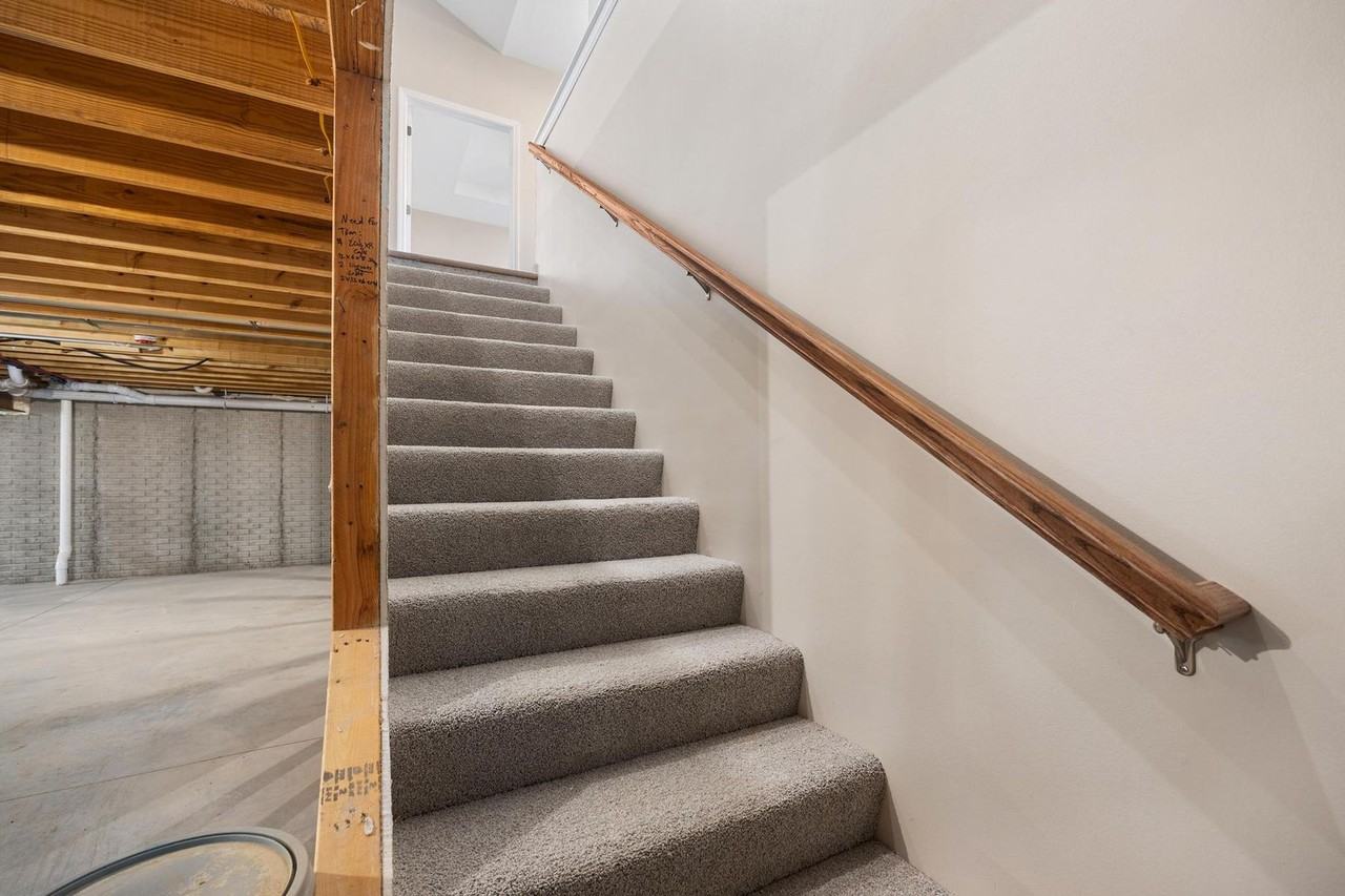 701 Debates St - Photo 3 of 25