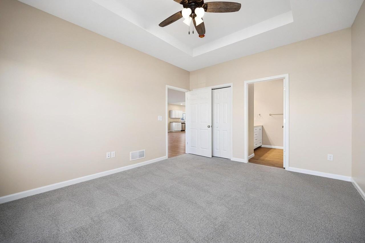 701 Debates St - Photo 7 of 25