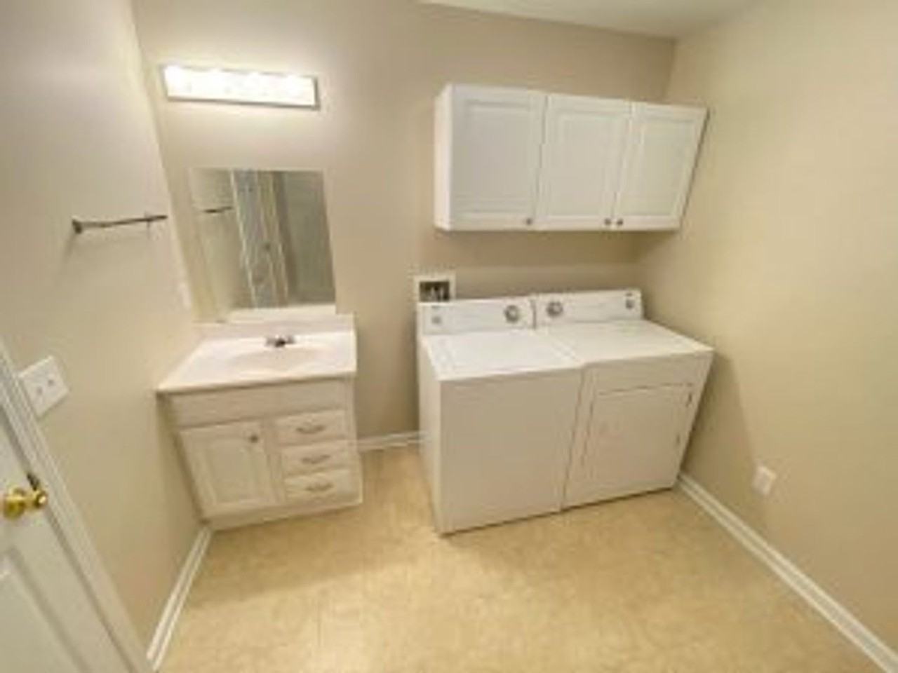 164 W Hampton St - Photo 7 of 10