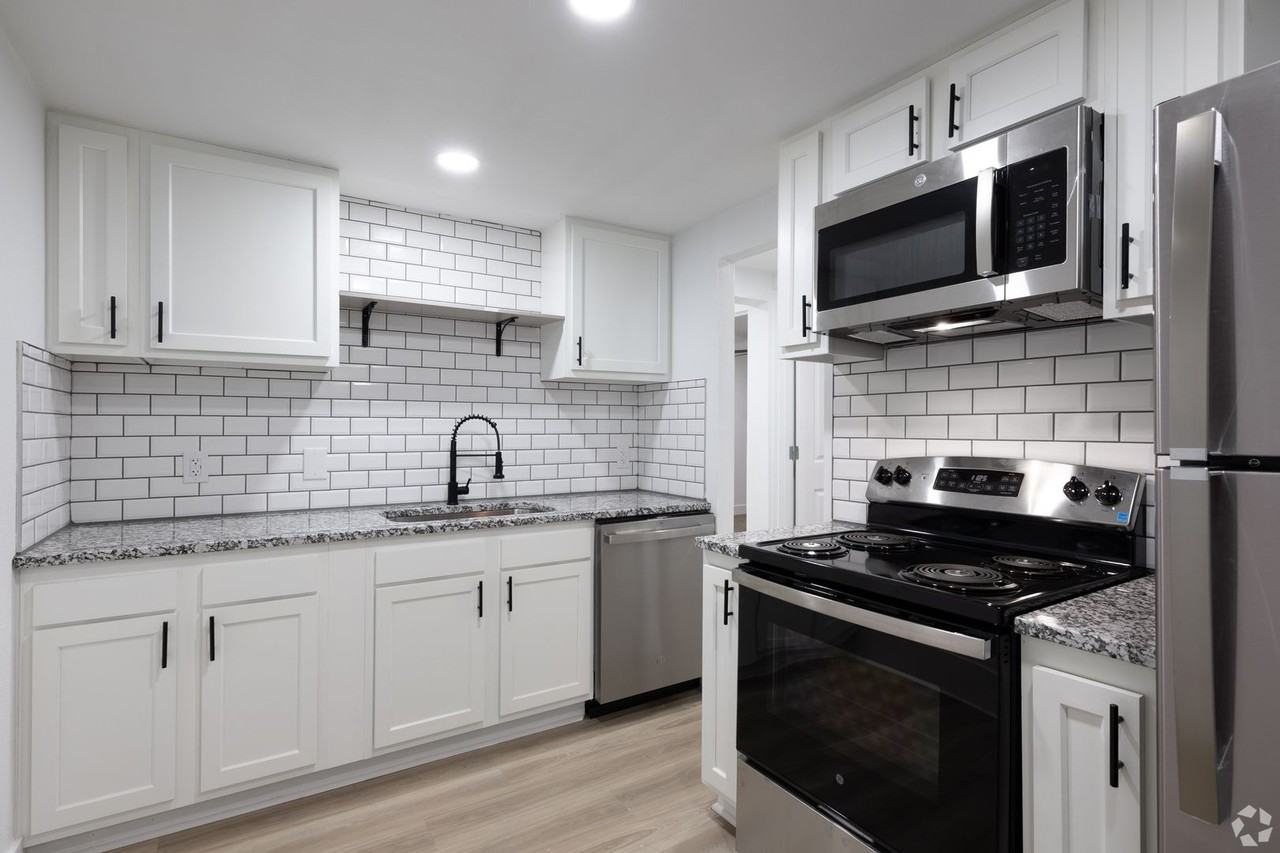 Flats at 2875 - Photo 2 of 20