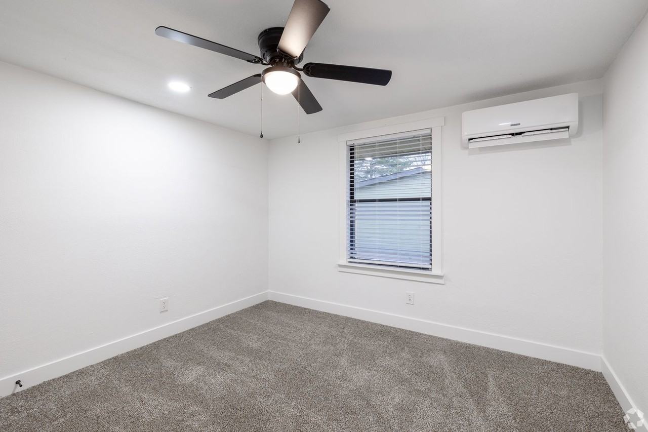 Flats at 2875 - Photo 4 of 20