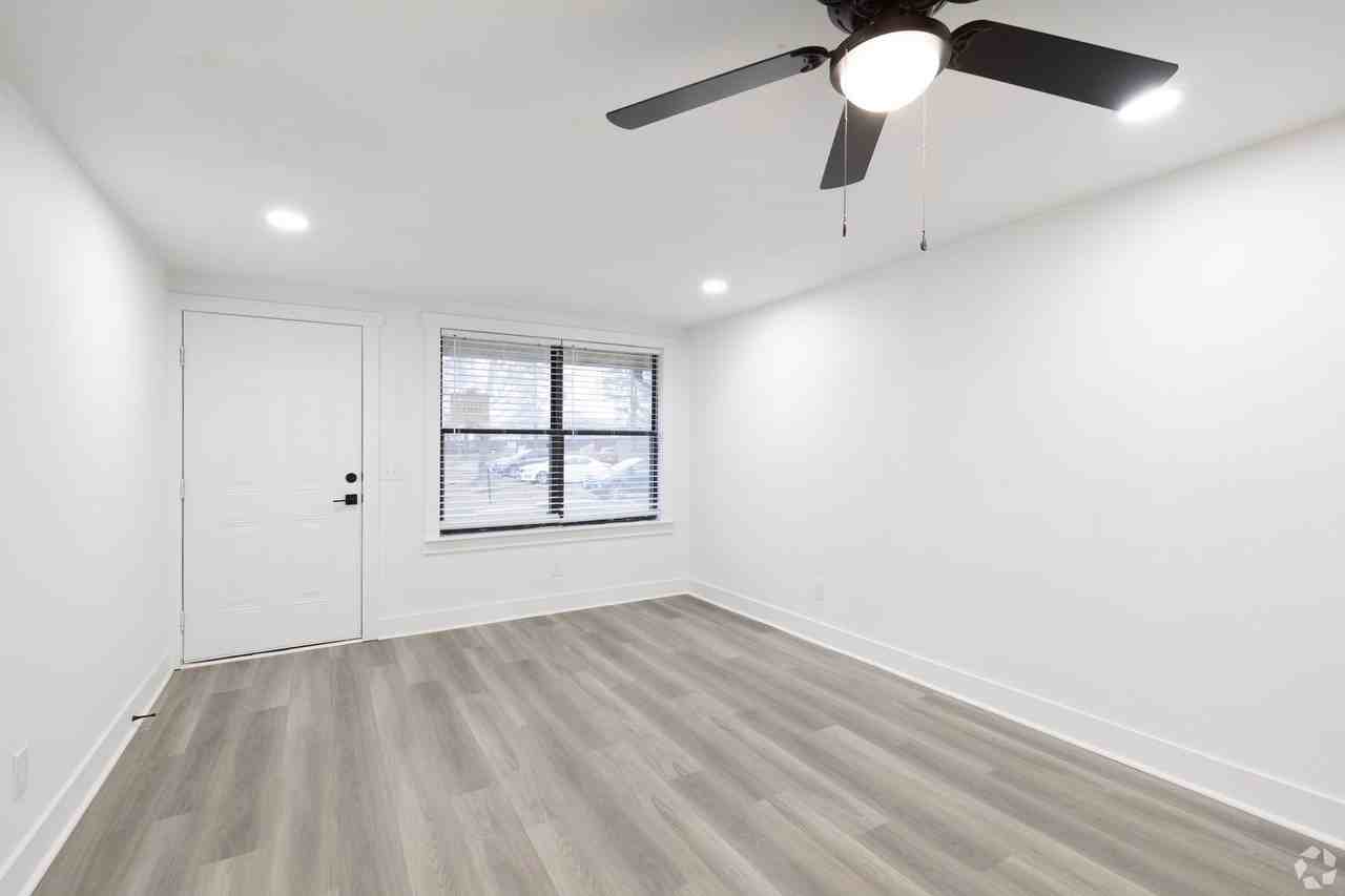 Flats at 2875 - Photo 7 of 20