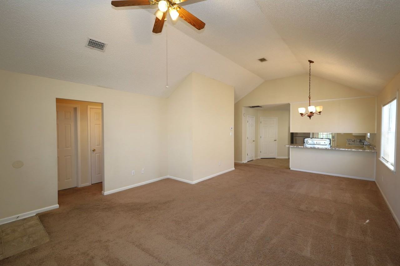 4117 Sedgwyck Ln - Photo 3 of 13