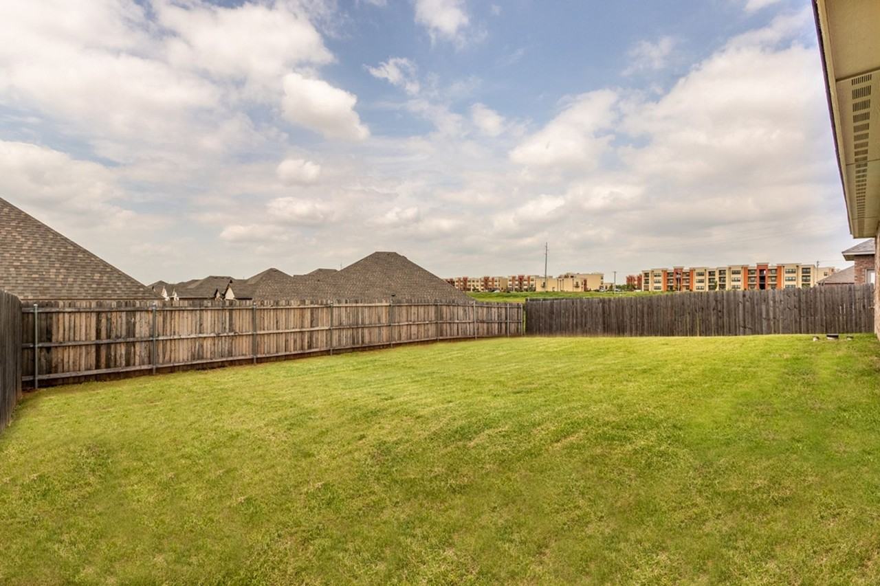 4133 Nw 155th St - Photo 4 of 20