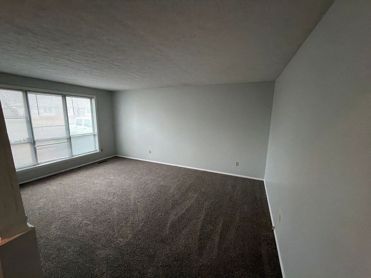 1321 E Gretna St - Photo 4 of 22