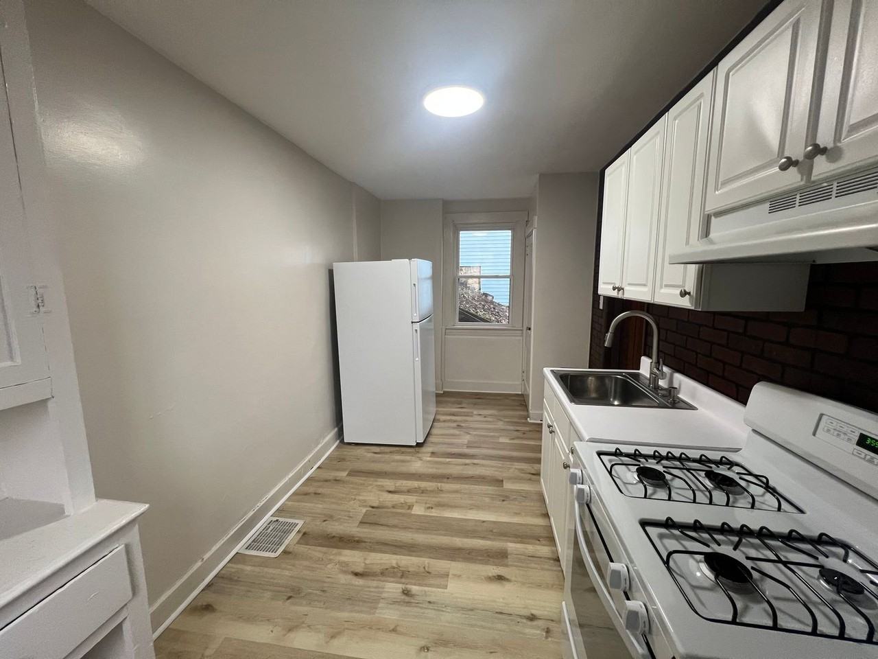 2136 Liedertafel Way - Photo 3 of 20