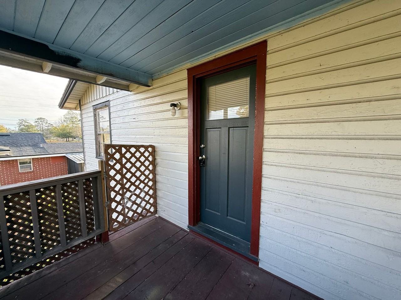 5557 Ramona Blvd - Photo 3 of 9