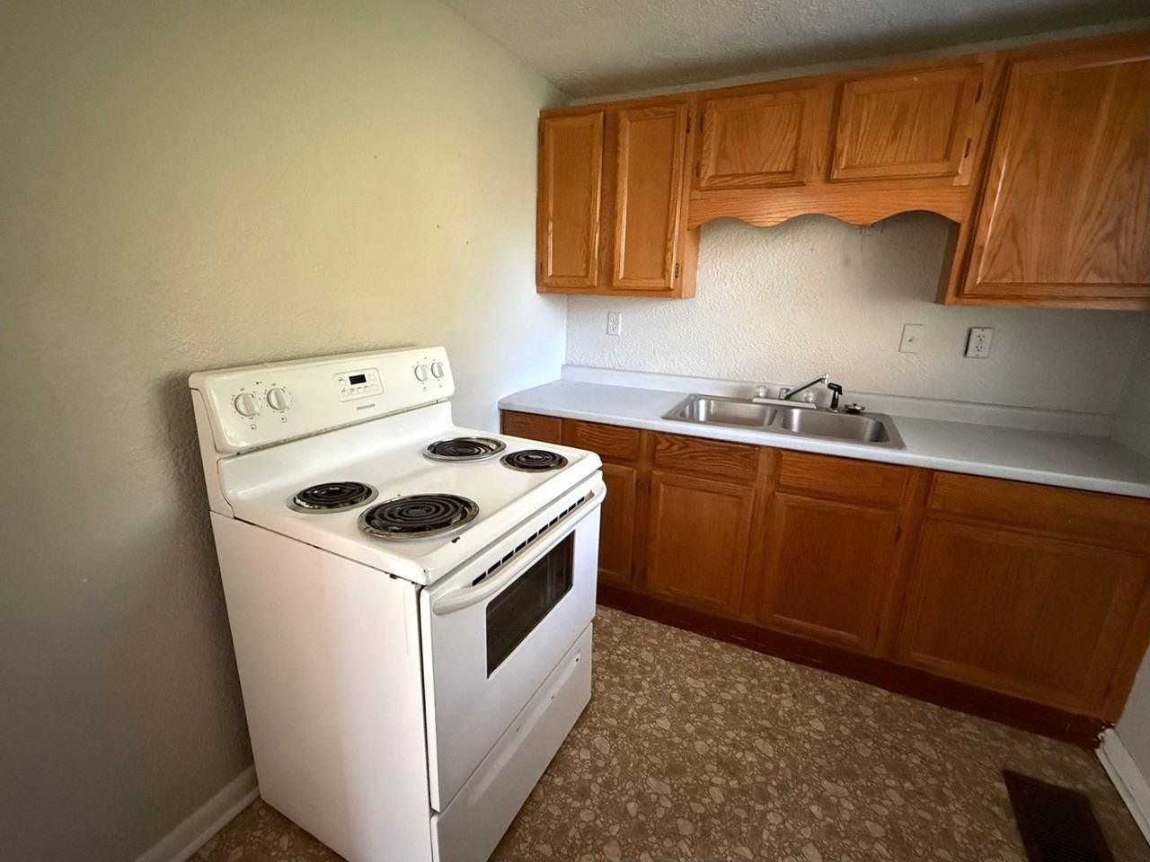 5557 Ramona Blvd - Photo 5 of 9