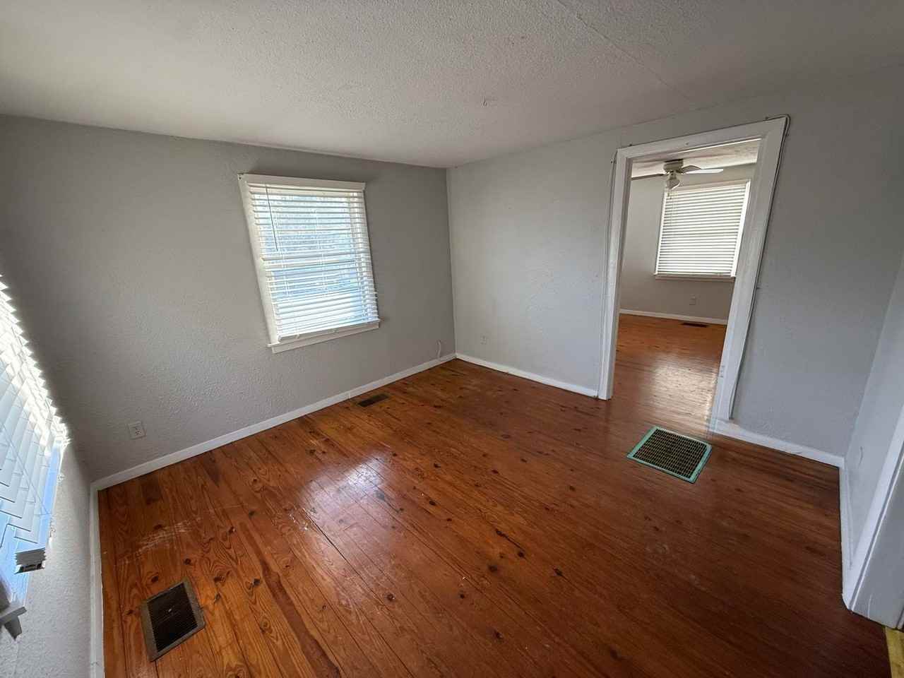 5557 Ramona Blvd - Photo 6 of 9