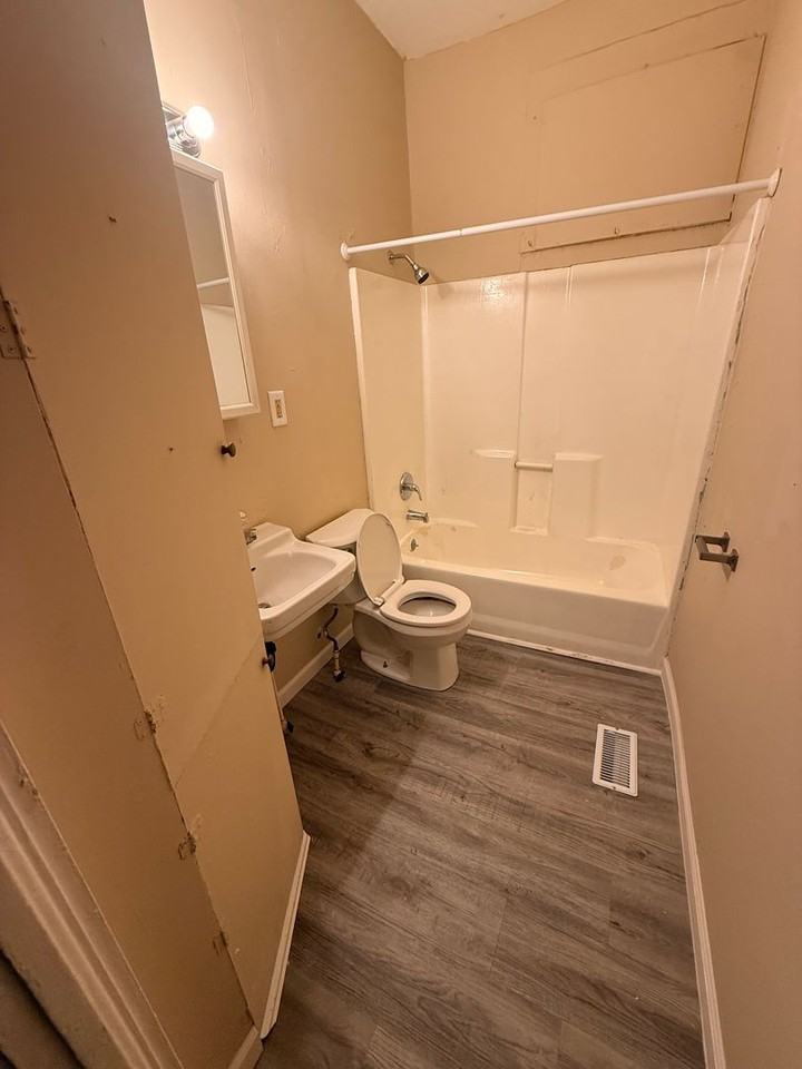 3116 Marion Ave - Photo 5 of 11