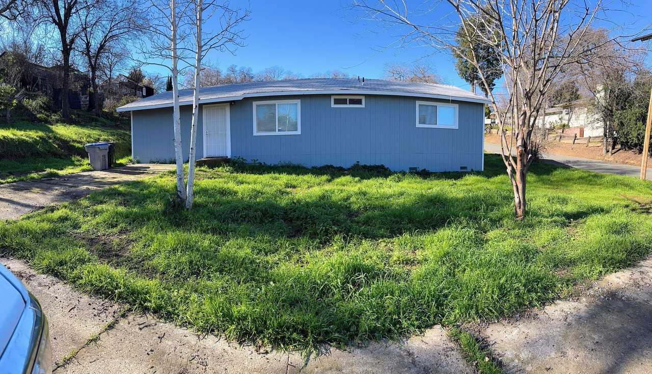 331 Crawford St - Photo 2 of 17