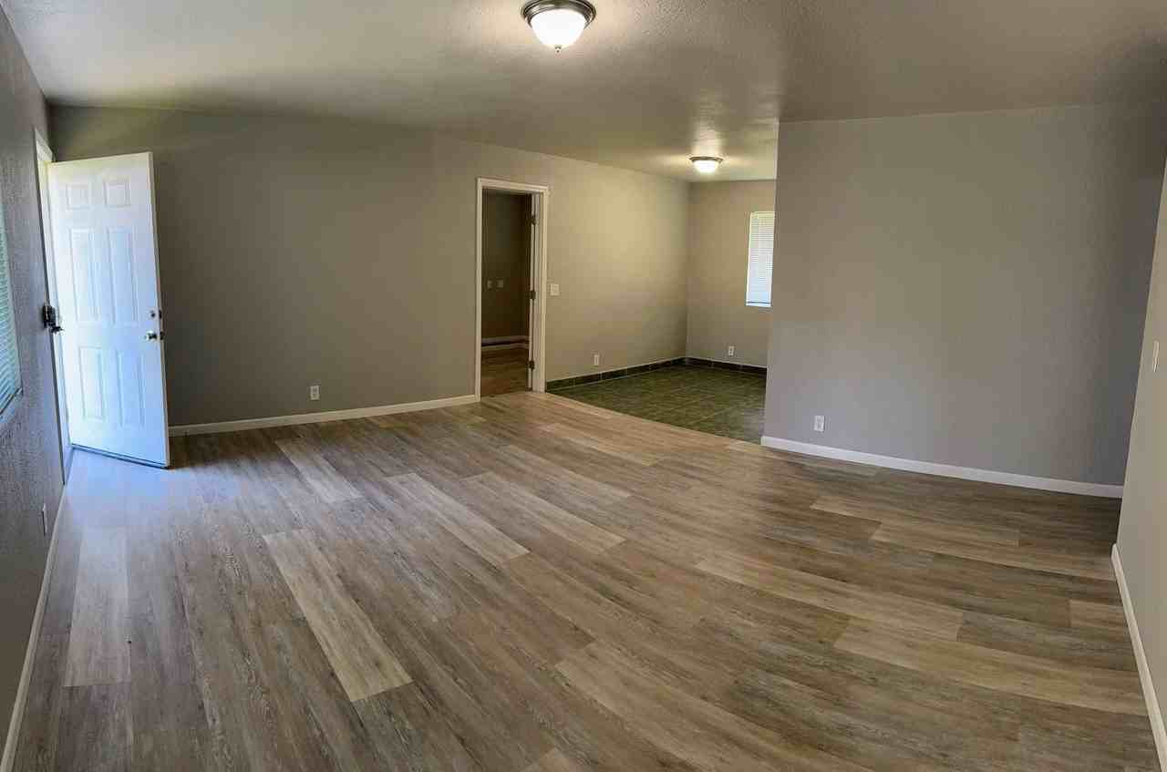 331 Crawford St - Photo 4 of 17