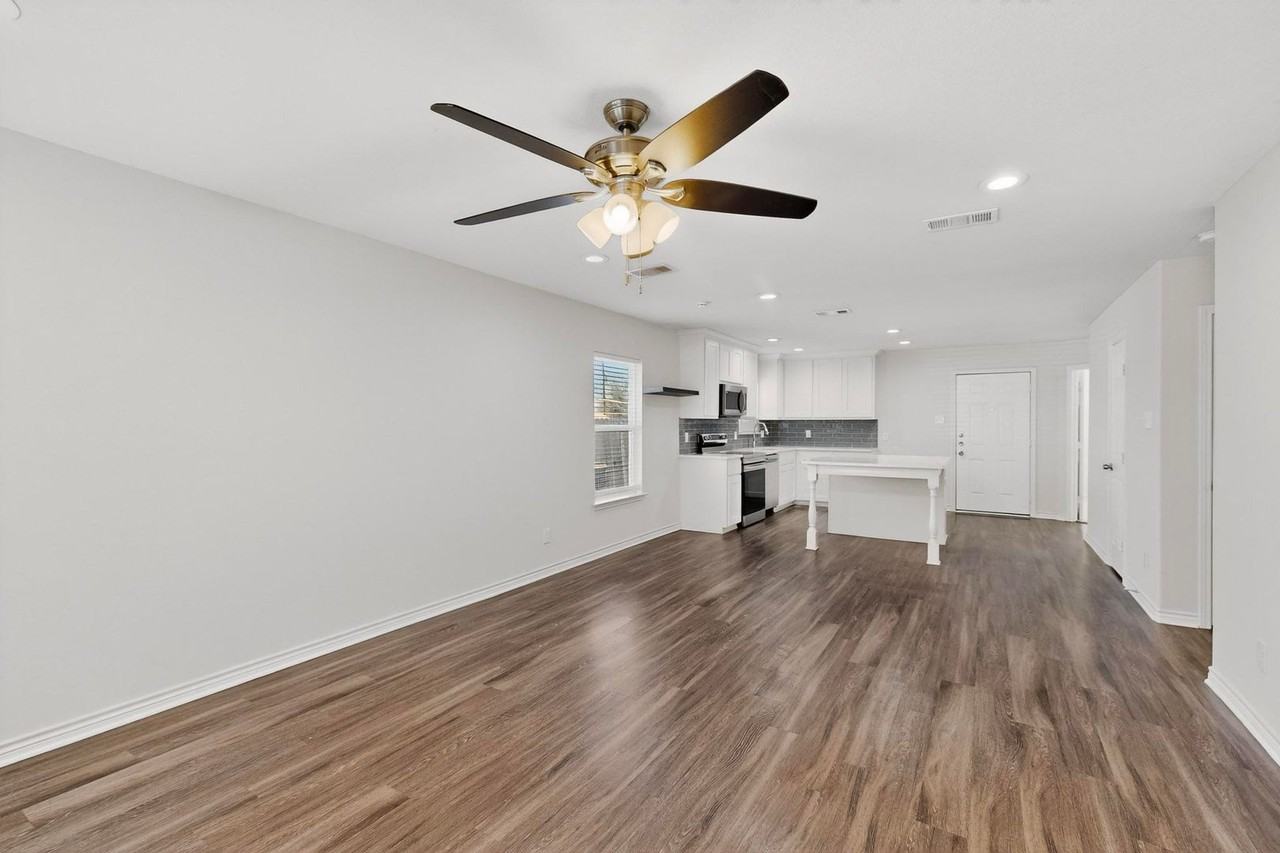 3701 Spencer St - Photo 7 of 38