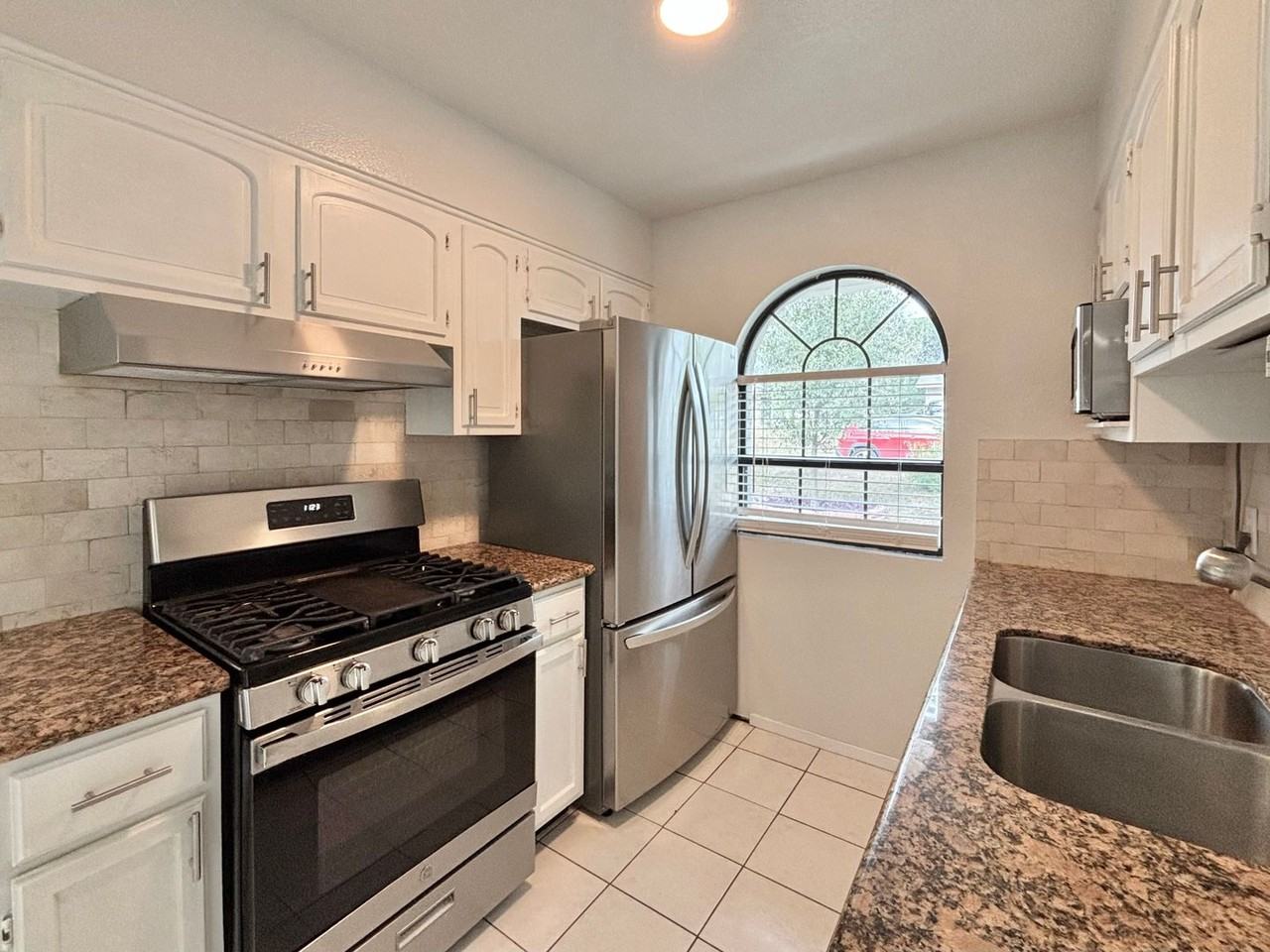 4922 Brockman St - Photo 6 of 20