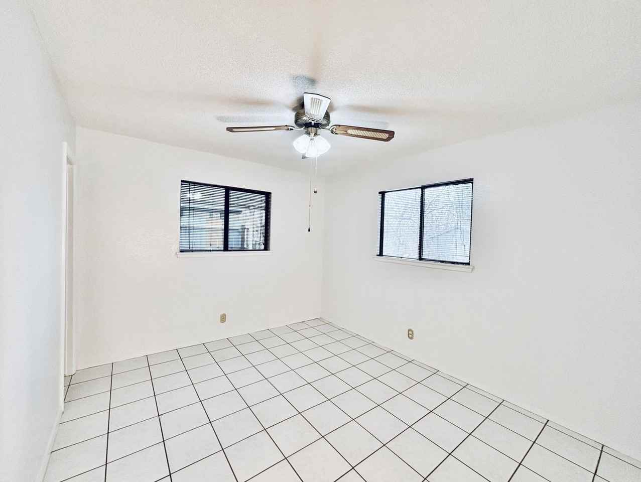 4922 Brockman St - Photo 7 of 20