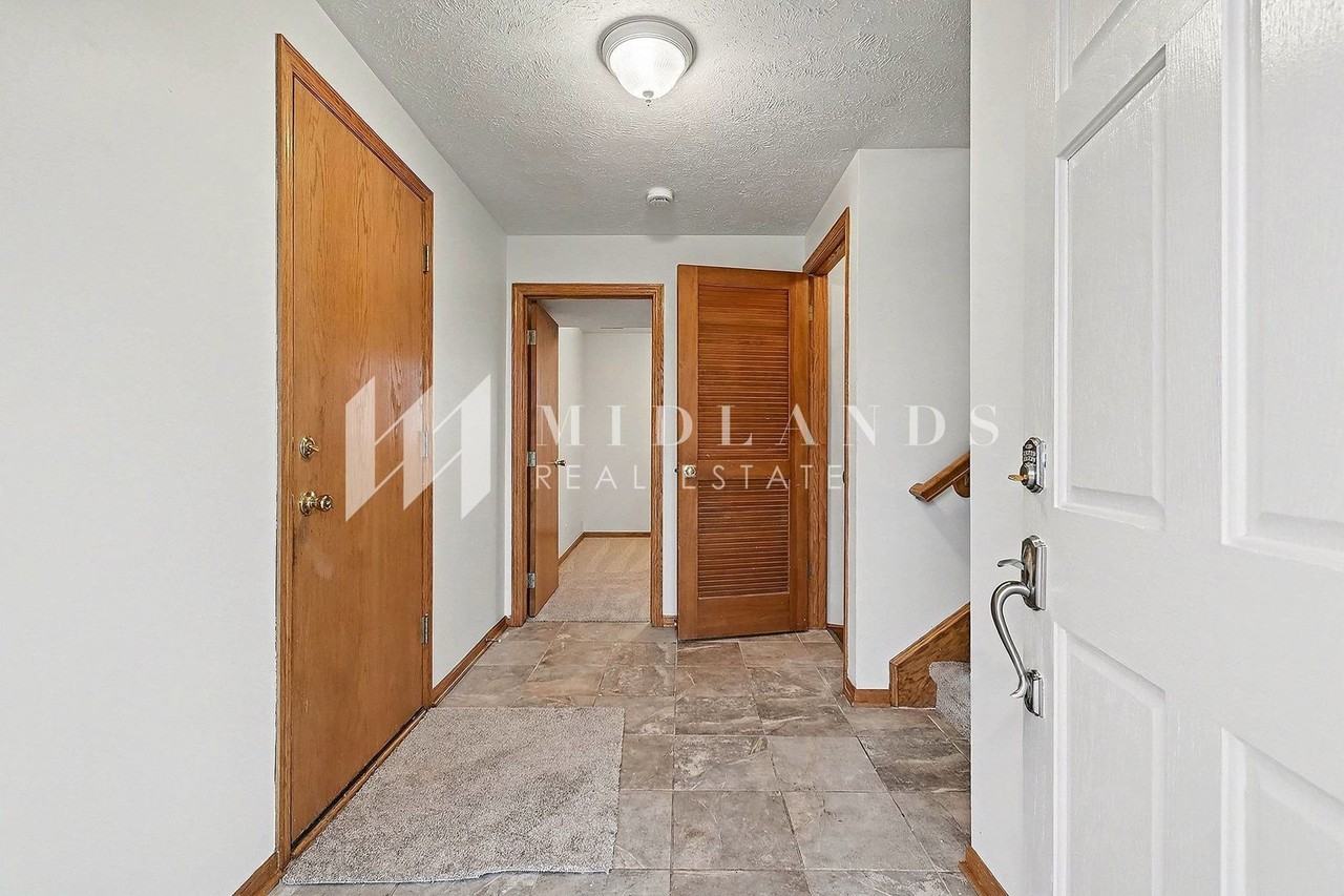 11617 S 205th St - Photo 2 of 14