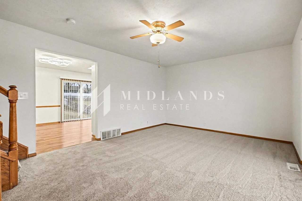 11617 S 205th St - Photo 3 of 14