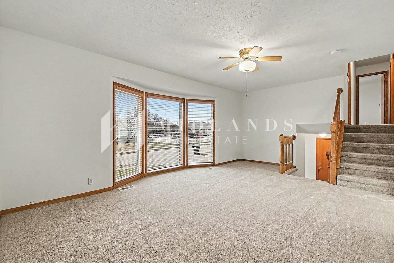 11617 S 205th St - Photo 4 of 14