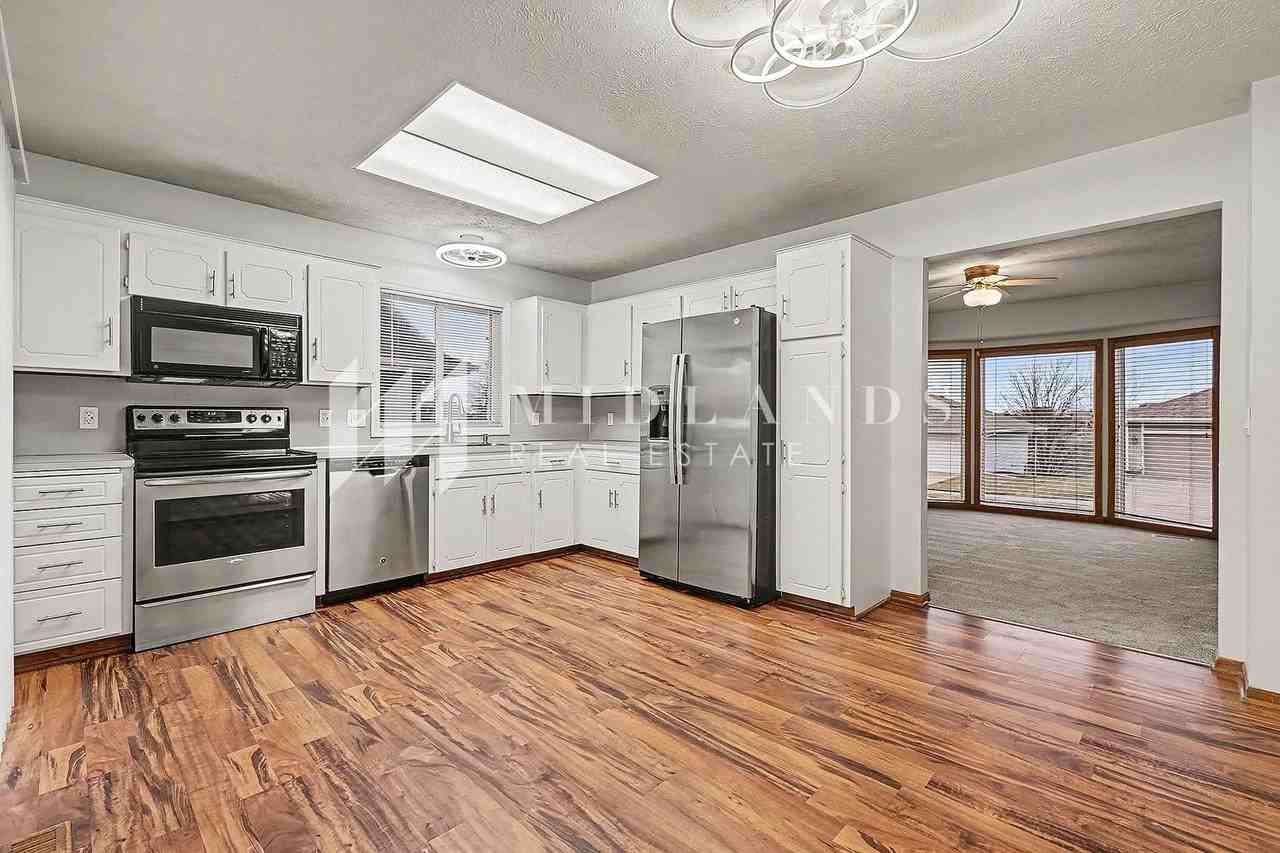 11617 S 205th St - Photo 5 of 14