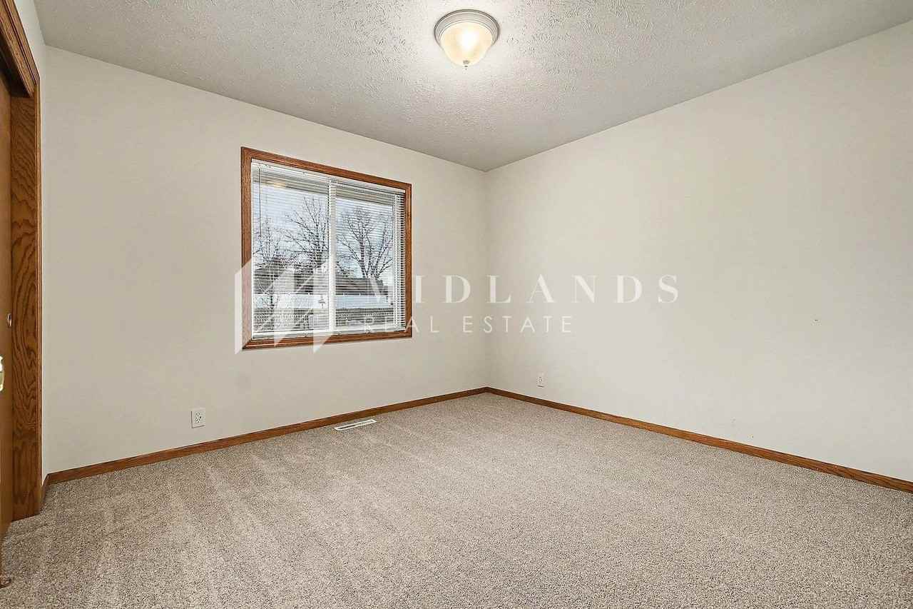 11617 S 205th St - Photo 7 of 14