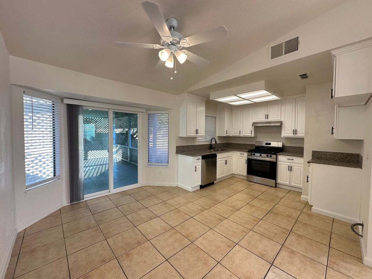 5195 Summerbrook Way - Photo 4 of 24