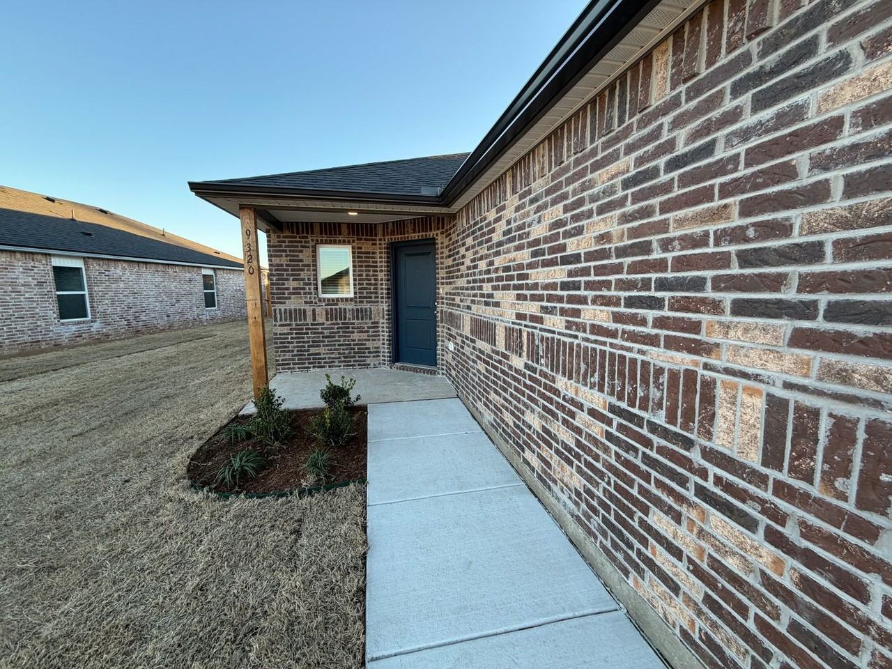 9320 Nw 129th St - Photo 3 of 21