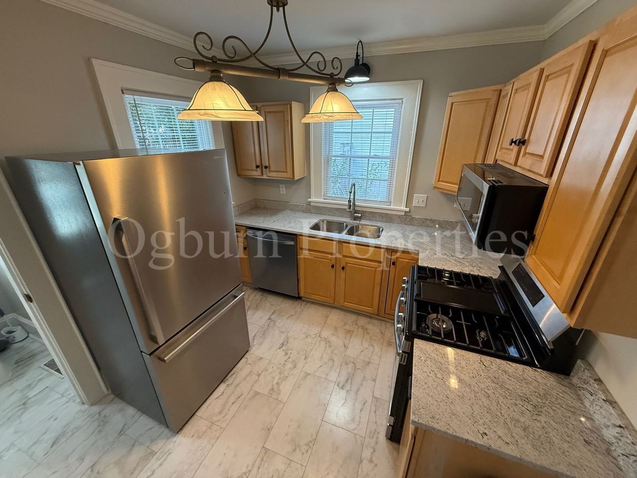 114 S Sunset Dr - Photo 5 of 10