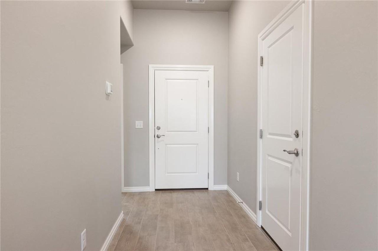 9113 Nw 127th St - Photo 3 of 26