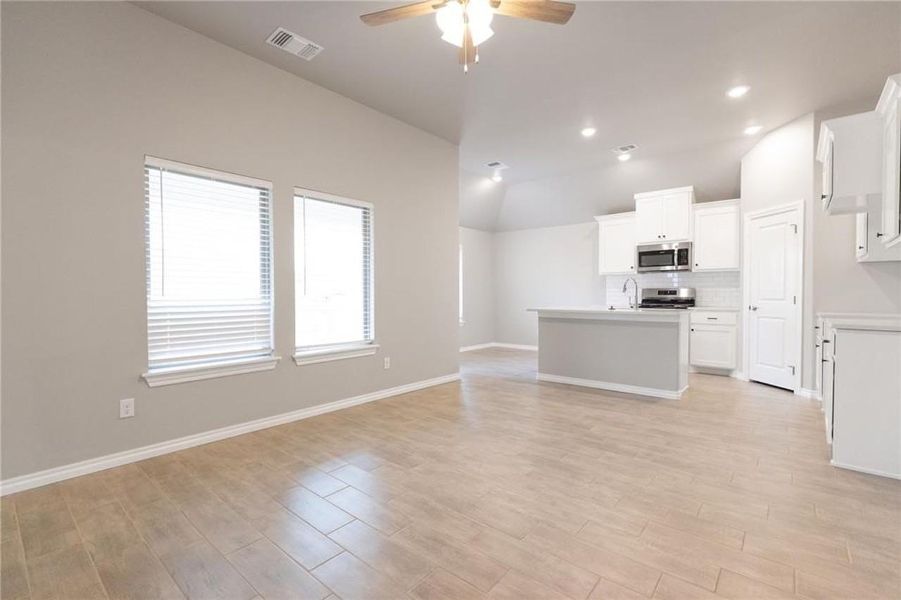 9113 Nw 127th St - Photo 7 of 26