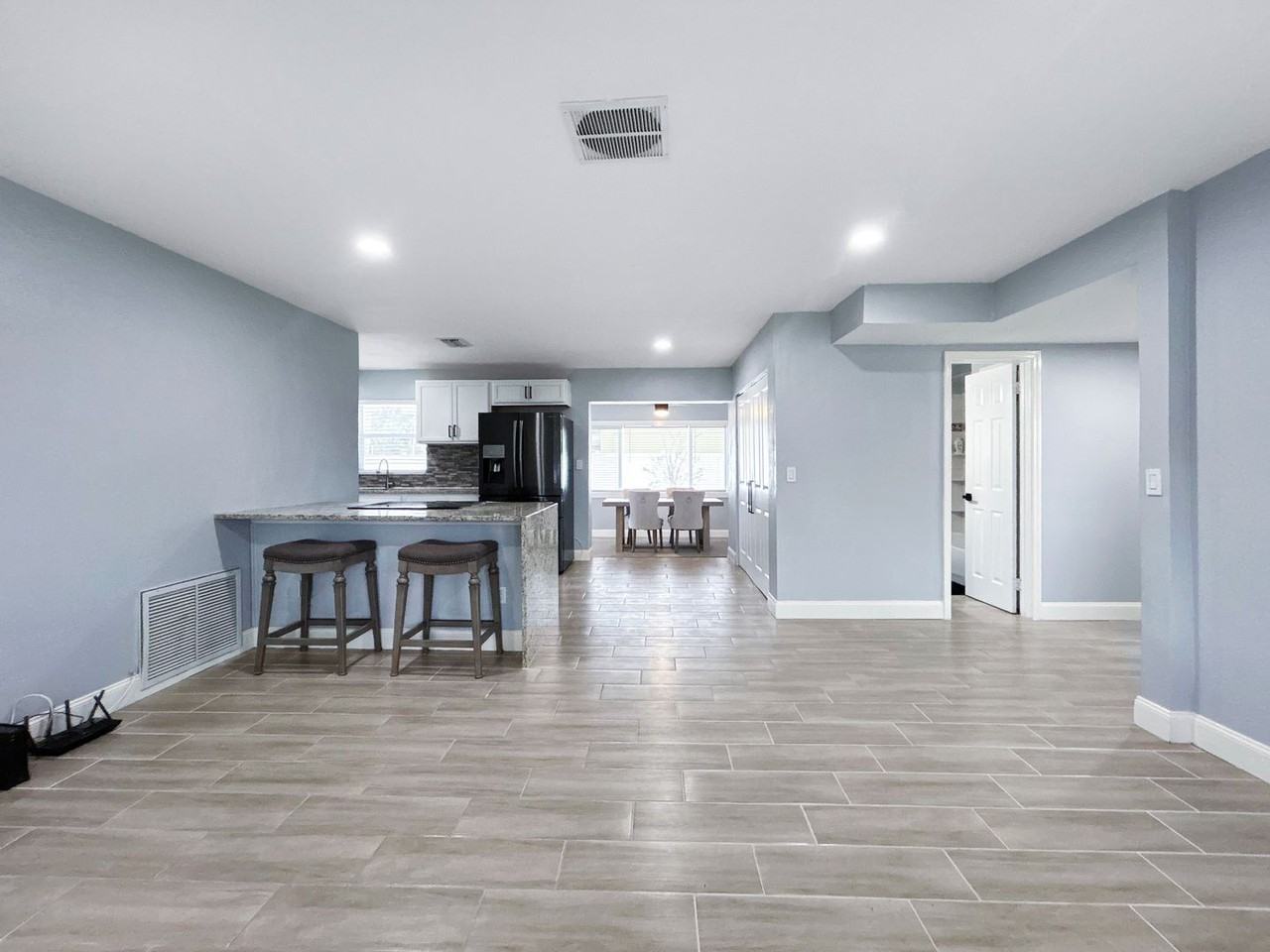 10397 62nd Ter - Photo 4 of 17