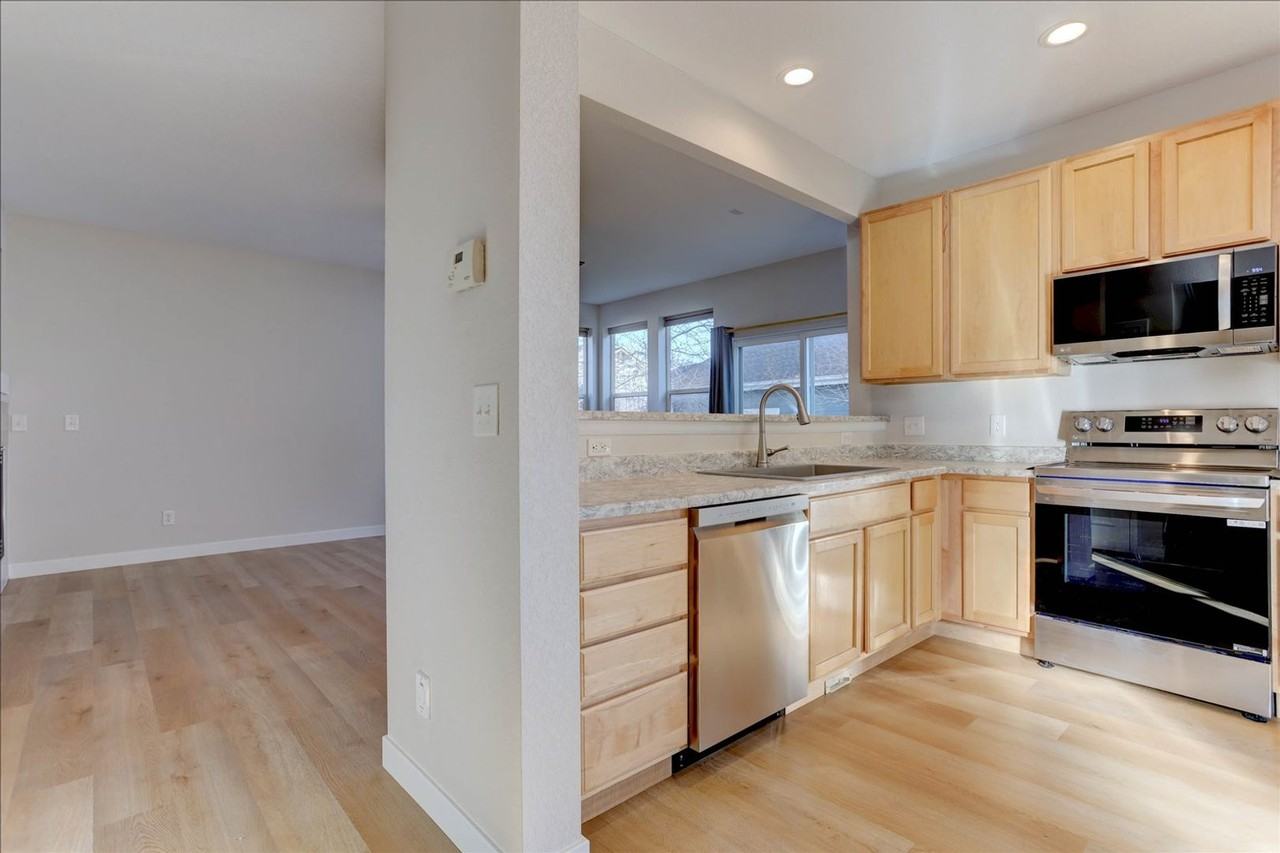 2577 Mckay Landing Pkwy - Photo 4 of 29