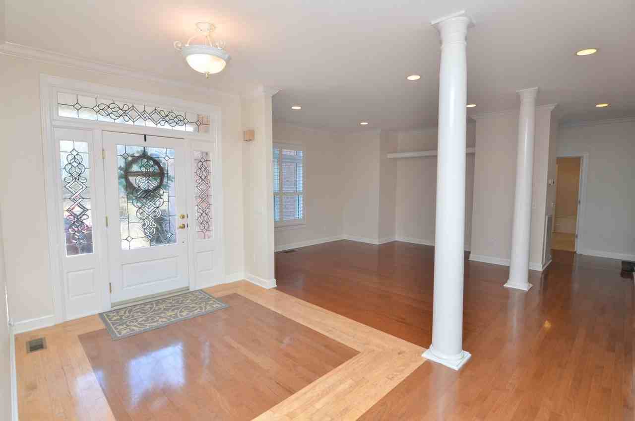 604 Georgian Way - Photo 3 of 34