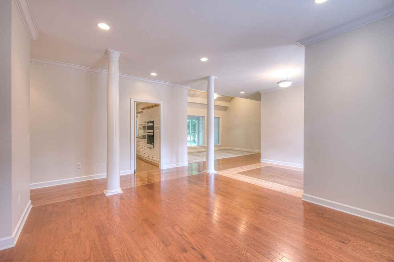 604 Georgian Way - Photo 5 of 34