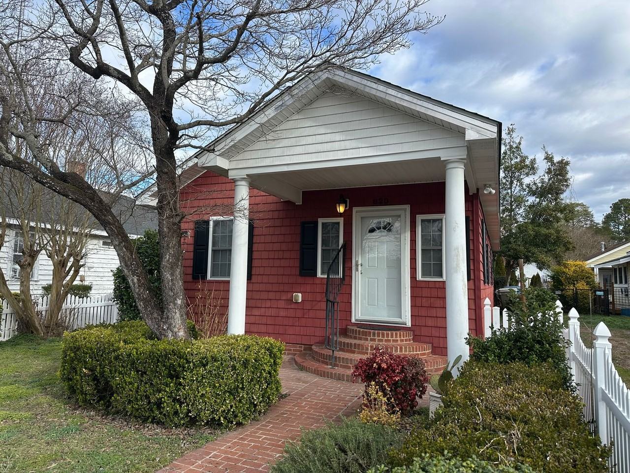 820 Park Dr - Photo 2 of 27