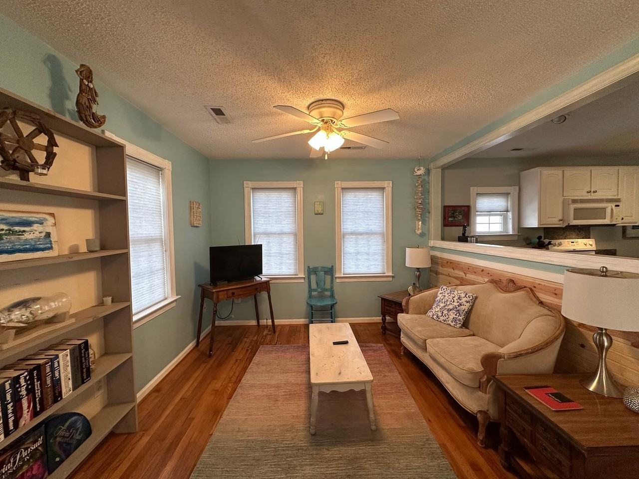 820 Park Dr - Photo 4 of 27